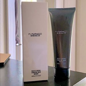 MAC Reset & Revive Charcoal Mask